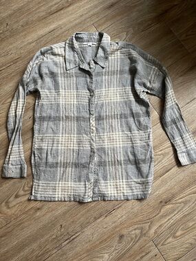 Woman’s O'Neill Gray and Cream Lightweight Plaid Shirt button down shirt